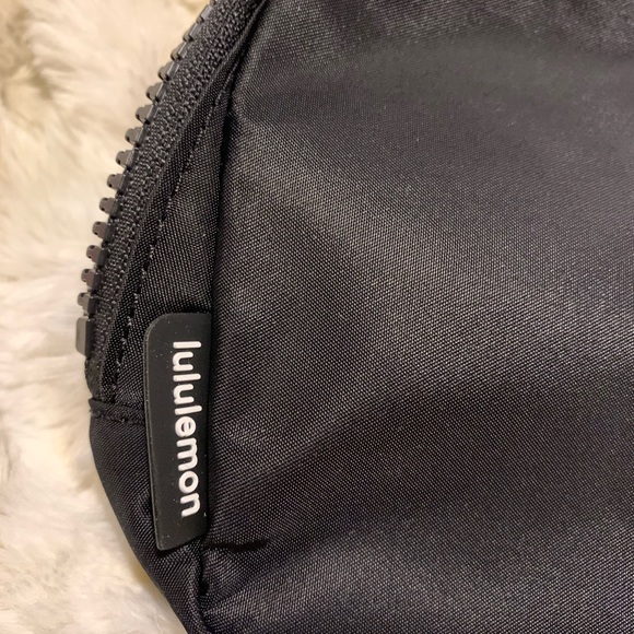 Everywhere Belt Bag - Black - Picture 2 of 6